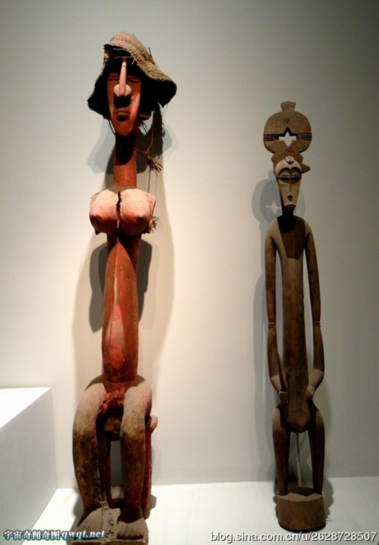 让人脸红心跳的非洲男女雕刻展品(组图)