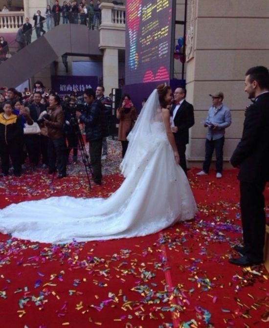 高清:拜金女马诺大婚 昔日半球写真曝光