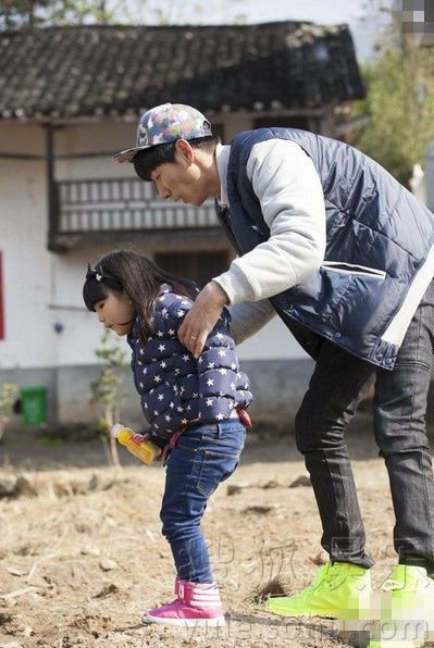 五萌娃<em>互换</em>爸爸 王诗龄如愿当张亮<em>女儿</em>(图)【2