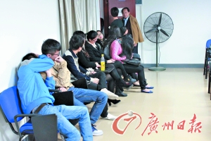 高价读大专 400新生入学三月面临退学