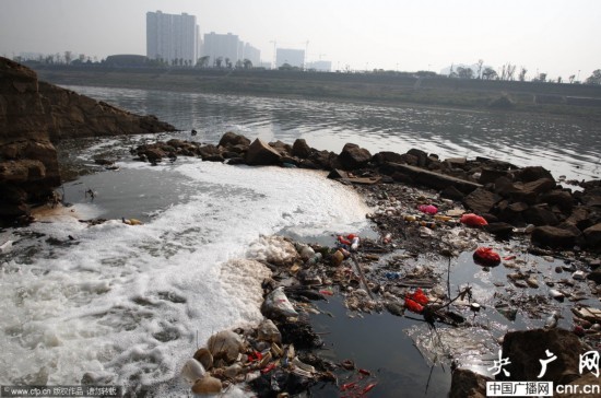 浏阳河污水横流：38个排污口直排污水(组图) 