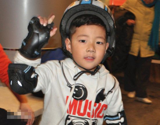 3张照片揭郭涛爱子石头成长时刻:纯爷们爱<em>扎小</em>