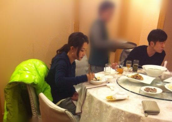 近日,有网友爆料在横店拍到李小婉之子林申秘密探班女星李沁疑似