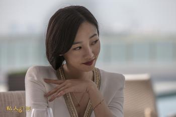 李小璐曝冯小刚片场暴怒 转脸慈爱给女儿发微信