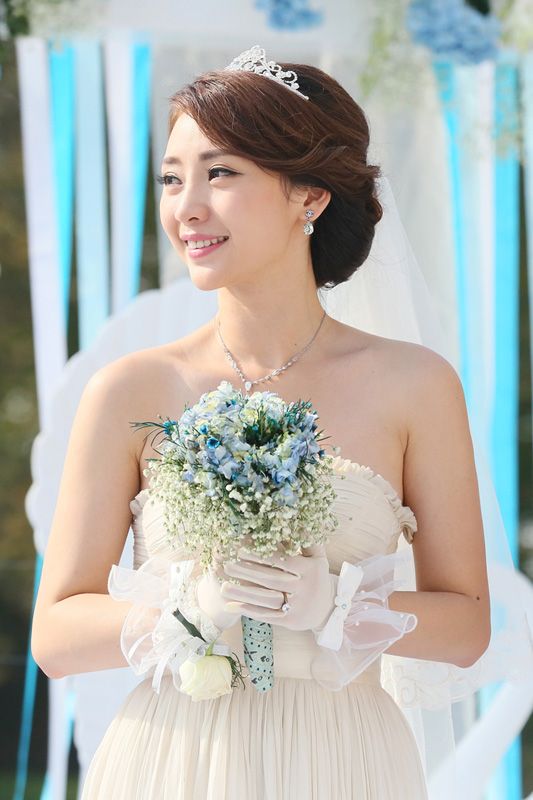 漂亮新娘婚纱_漂亮婚纱图片大全新娘(3)