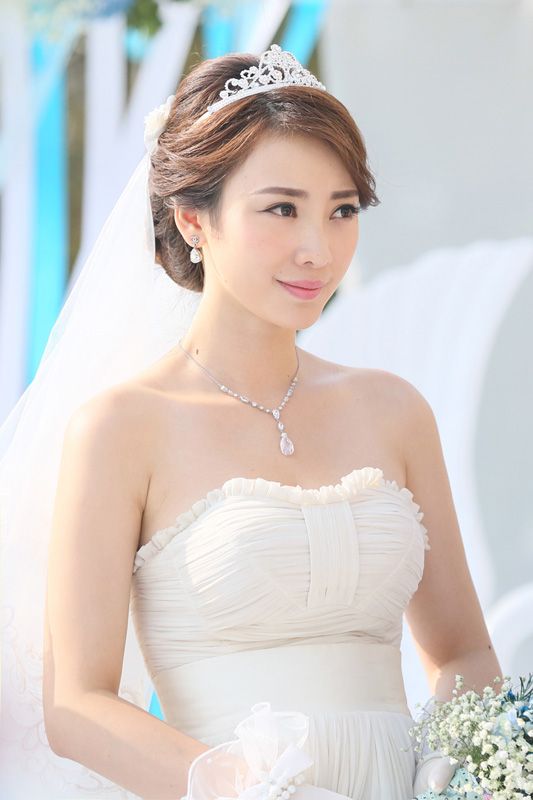 柳岩婚纱照_冒牌大保镖柳岩婚纱照(2)
