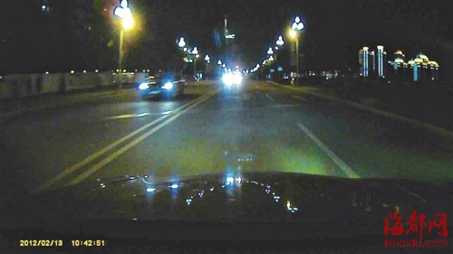 福州南江滨车祸视频:远光灯前蒸发行人被撞亡
