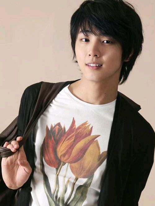 韩女生票选最想交往的韩星 尼坤力压鹿晗权志