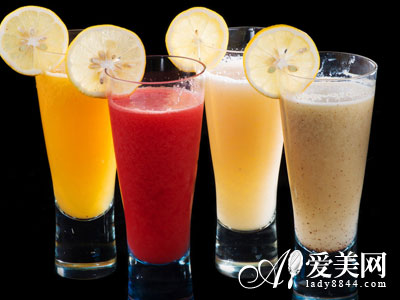 常喝果汁容易便秘肥胖 水果榨汁不如直接吃