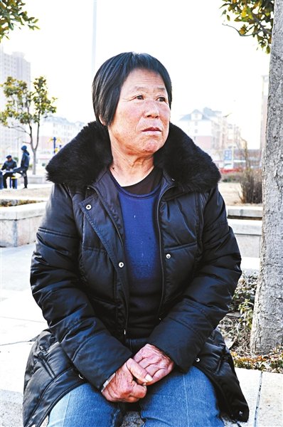 北京住井底<em>老人</em>回乡工作 <em>头发</em>染<em>黑</em>正在养病(图
