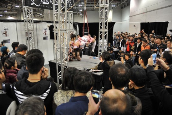 2013澳门成人展开幕 众女优火辣出演【组图】