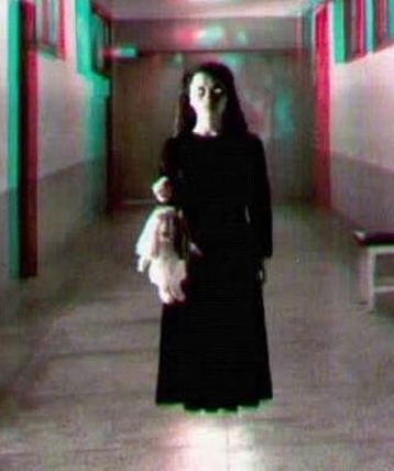 鬼手自拍吓坏英国名媛 盘点全球十大惊悚诡异事件