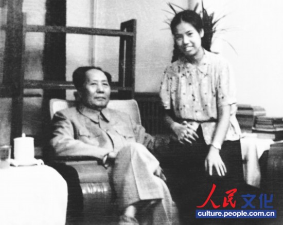 20世紀50年代，邵華在中南海看望毛澤東。