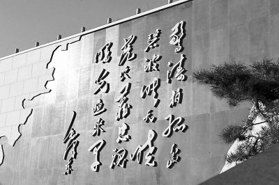万岁毛主席钢琴曲谱-毛泽东主席题诗-解密在台牺牲地下党 身中7枪高呼中共万岁