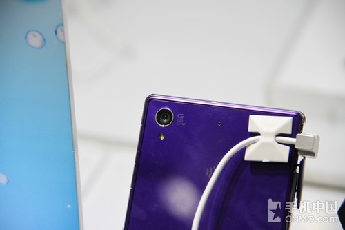 4G网2070万像素骁龙800 索尼L39t发布