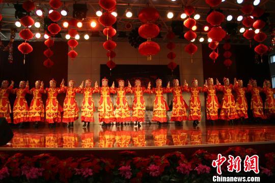志愿者为<em>呼和浩特女子</em>监狱送温暖--地方领导--