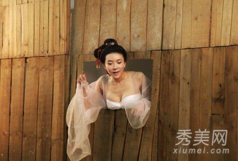《新金瓶梅》大尺度剧照 龚玥菲野外激情惊人