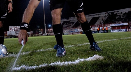 巴西世界杯裁判将会使用气雾剂来固定人墙