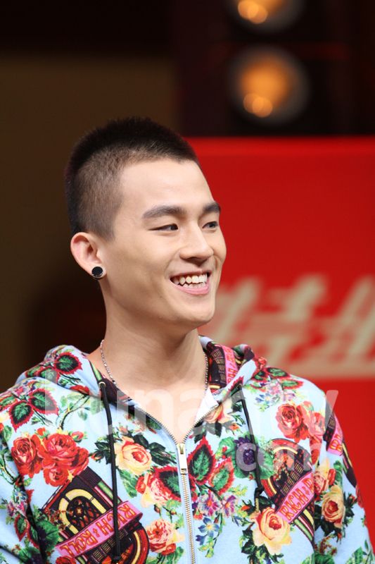 <em>华晨宇</em>欧豪白举纲《天天向上》宣传 曝白举纲