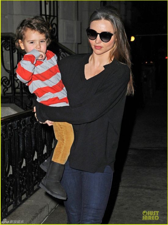 米兰达不顾妈妈形象 扒衣露点<em>挤B</em>奶(组图)【9