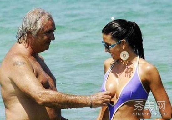 女星《喜爱夜蒲3》半裸被<em>揉胸</em>温泉肉搏 女星被