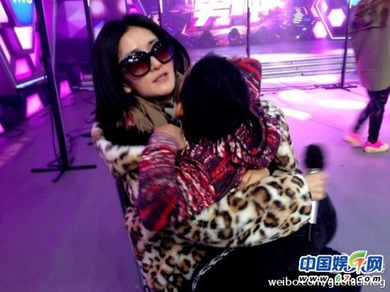 石头戴墨镜跳街舞似林志颖 耍帅有型获封小男