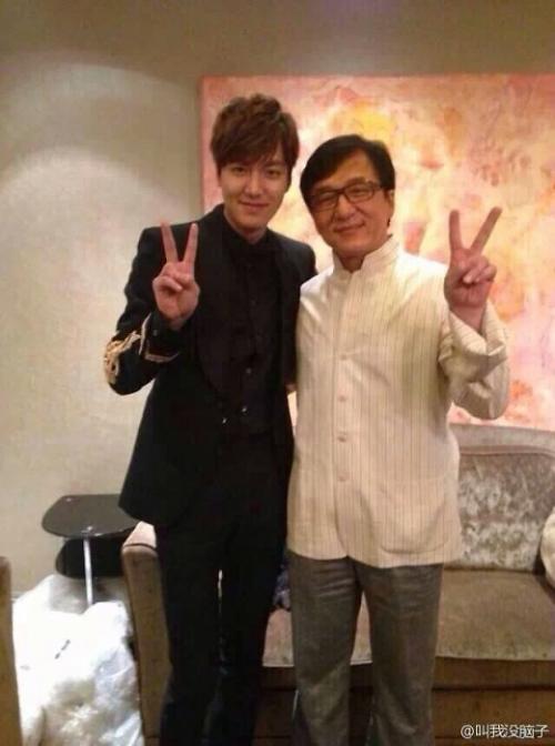 李敏镐人气爆棚 公开与成龙合影引热议
