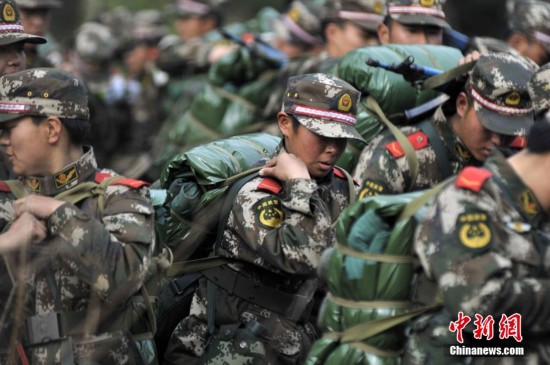 組圖：雲南“90后”女兵徒步200公裡煉就“軍中女豪杰”