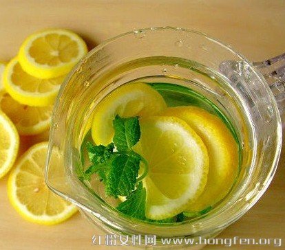 养生食谱：常喝柠檬蜂蜜水能帮你美白防辐射【3】