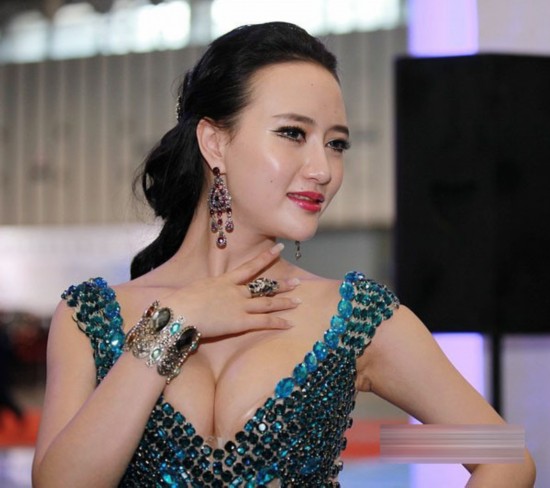 车模为成名不惜走光秀自拍 无底线自拍海量放