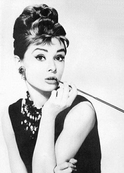 奥黛丽·赫本经典<em>盘发</em>登标志性<em>发型</em>榜首--河南