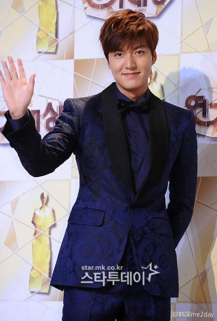 韩国2013SBS演技大赏精彩盘点:金宇彬颁李敏