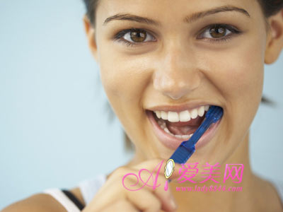 日常刷牙的8个错误方式让牙齿越刷越糟糕【9】