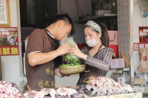 背影女神正面照曝光 网络爆红男神女神大盘点