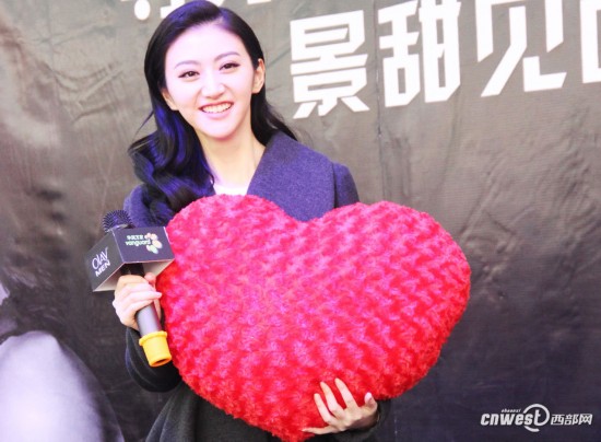 景甜西安过元旦与粉丝互动 称下飞机就去回民