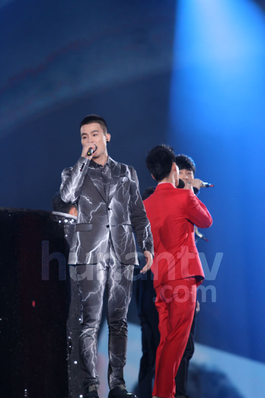 2014年湖南卫视跨年夜演唱精彩瞬间:历届快男