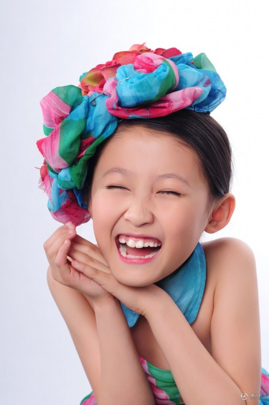 何静女儿身价达8万 前夫诈骗入狱(图)