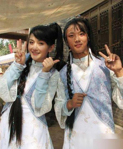 女演员的替身是男的! 明星片场与替身合照曝光