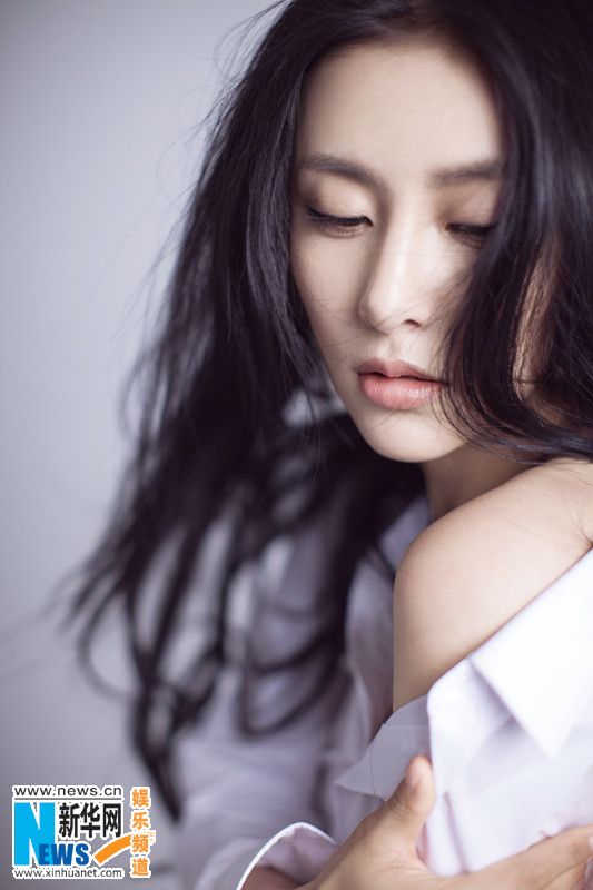 贾青氧气<em>美女写真</em> 清新自然尽显真实自我[组图