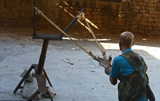 叙反对派新杀器:用排水管改迫击炮(组图)