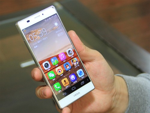 大国聊爱机泛泰A870:外观惊艳