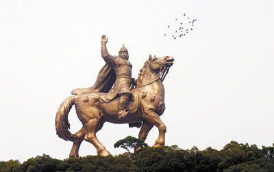 网友热捧"马上有xx" 泉州郑成功骑马雕像走红