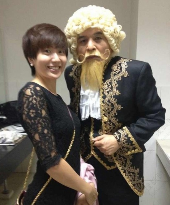 毕福剑女徒弟曝大尺度写真 系央视主播