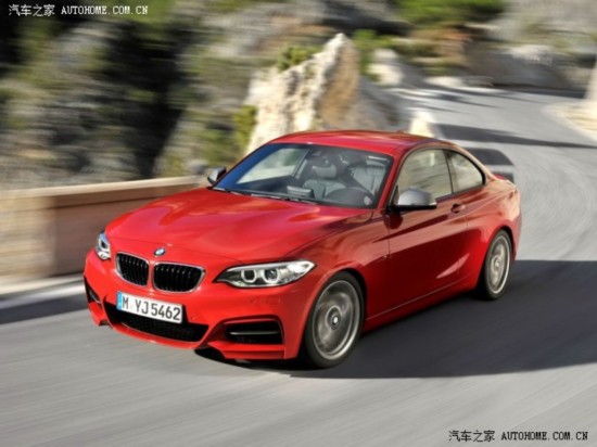 ()2ϵ2014 M235i