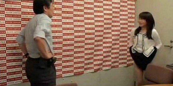 网友深度揭密日本AV界 女优面试时遭乱摸(组图