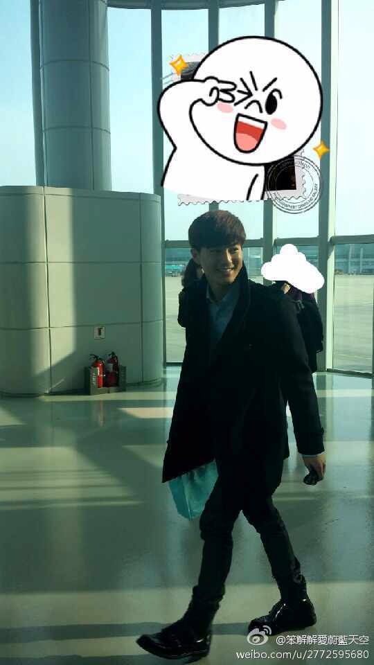 高清:EXO赴台参加红白大赏机场花絮 Kris吴亦