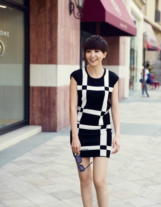 毕福剑女徒弟曝大尺度写真 系央视主播