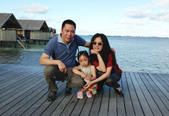 成龙林志颖黄磊赵薇 盘点明星罕见全家福(图组