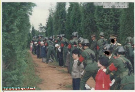 <em>枪毙</em>死刑犯<em>现场</em>照片集:揭秘中国早年死刑执行