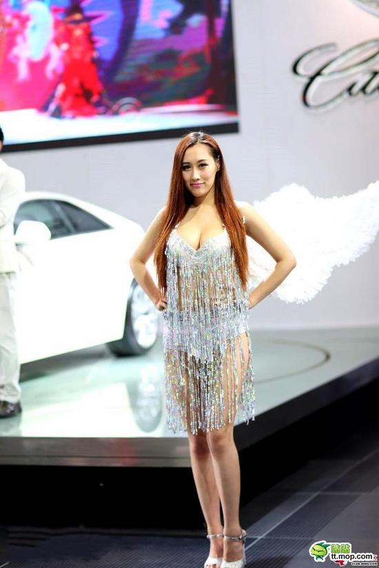 车模<em>妹子</em>身材太魔鬼 <em>胸大</em>到无处安放(图)【7